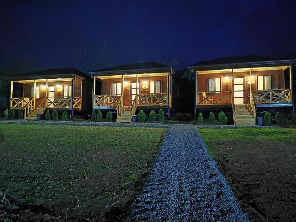 Chateau Ateni Cottages Гори Экстерьер фото