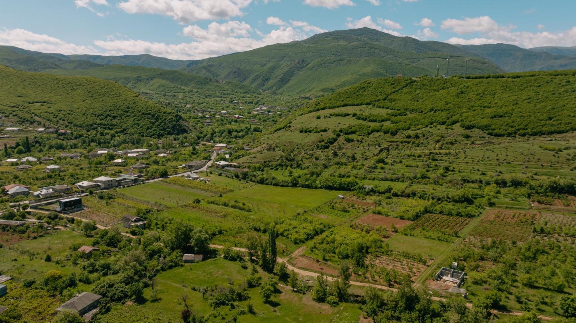 Chateau Ateni Cottages Гори Экстерьер фото