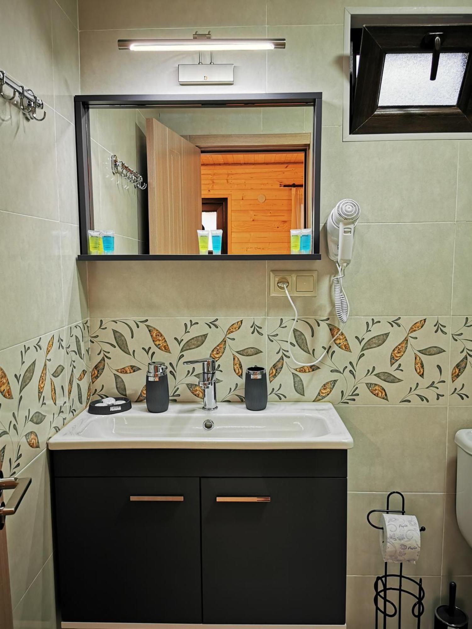 Chateau Ateni Cottages Гори Экстерьер фото